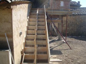 escalier-coffrage-macon Grasse, maçon, alpes-maritimes-06-var-83-launay-construction, maçon Saint vallier de thiey
