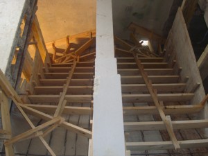 escalier-balance-coffrage-macon-alpes-maritimes-06-var-83-launay-construction