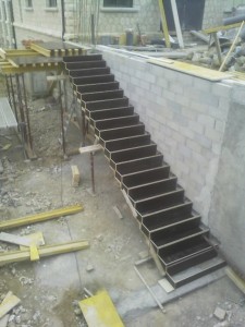 escalier-beton-porte-a-faux-macon-alpes-maritimes-06-var-83-launay-construction