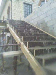 escalier-beton-porte-a-faux-macon-alpes-maritimes-06-var-83-launay-construction
