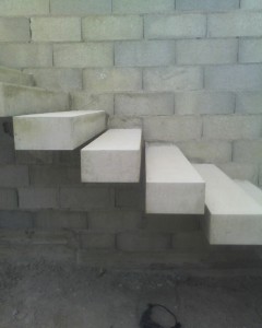 escalier-beton-porte-a-faux-macon-alpes-maritimes-06-var-83-launay-construction