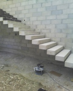 escalier-beton-porte-a-faux-macon-alpes-maritimes-06-var-83-launay-construction