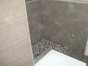 carrelage-salle-de-bain-macon-alpes-maritimes-var-launay-construction, maçon salle de bain mougins