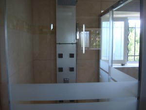 carrelage-salle-de-bain-macon-alpes-maritimes-var-launay-construction, maçon grasse salle de bain