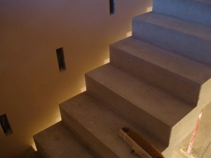 escalier-beton-porte-a-faux-macon-alpes-maritimes-06-var-83-launay-construction