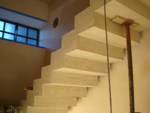 escalier-beton-porte-a-faux-macon-alpes-maritimes-06-var-83-launay-construction