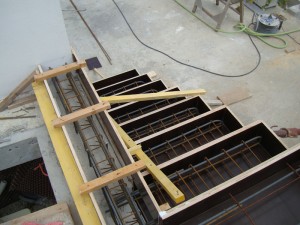 escalier-beton-porte-a-faux-macon-alpes-maritimes-06-var-83-launay-construction
