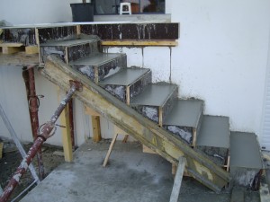 escalier-beton-porte-a-faux-macon-alpes-maritimes-06-var-83-launay-construction