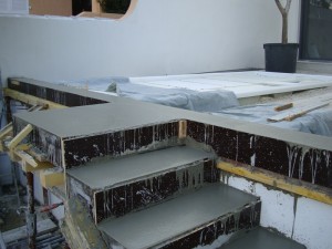 escalier-beton-porte-a-faux-macon-alpes-maritimes-06-var-83-launay-construction