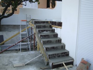 escalier-beton-porte-a-faux-macon-alpes-maritimes-06-var-83-launay-construction