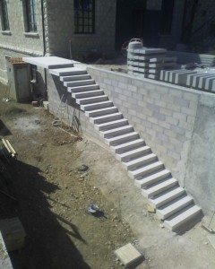 escalier-beton-porte-a-faux-macon-alpes-maritimes-06-var-83-launay-construction
