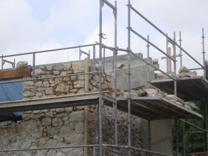 pignon-toiture-mur-pierre-seche-macon-alpes-maritimes-06-var-83-launay-construction-saint-vallier-de-thiey