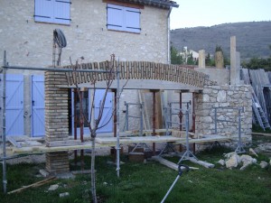 construction-arc-vieille-brique-macon-alpes-maritimes-06-var-83-launay-construction-saint-vallier-de-thiey