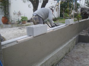 maconnerie-mur-cloture-macon-pose-couvertine-beton-alpes-maritimes-06-var-83-launay-construction