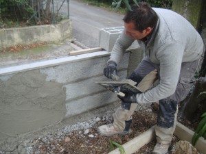 maconnerie-mur-cloture-macon-pose-couvertine-beton-alpes-maritimes-06-var-83-launay-construction