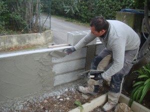 maconnerie-mur-cloture-macon alpes maritimes, maçon grasse, -pose-couvertine-beton-alpes-maritimes-06-var-83-launay-construction