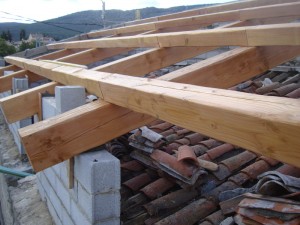 charpente-toiture-macon-alpes-maritimes-06-var-83-launay-construction, toiture grasse maçon